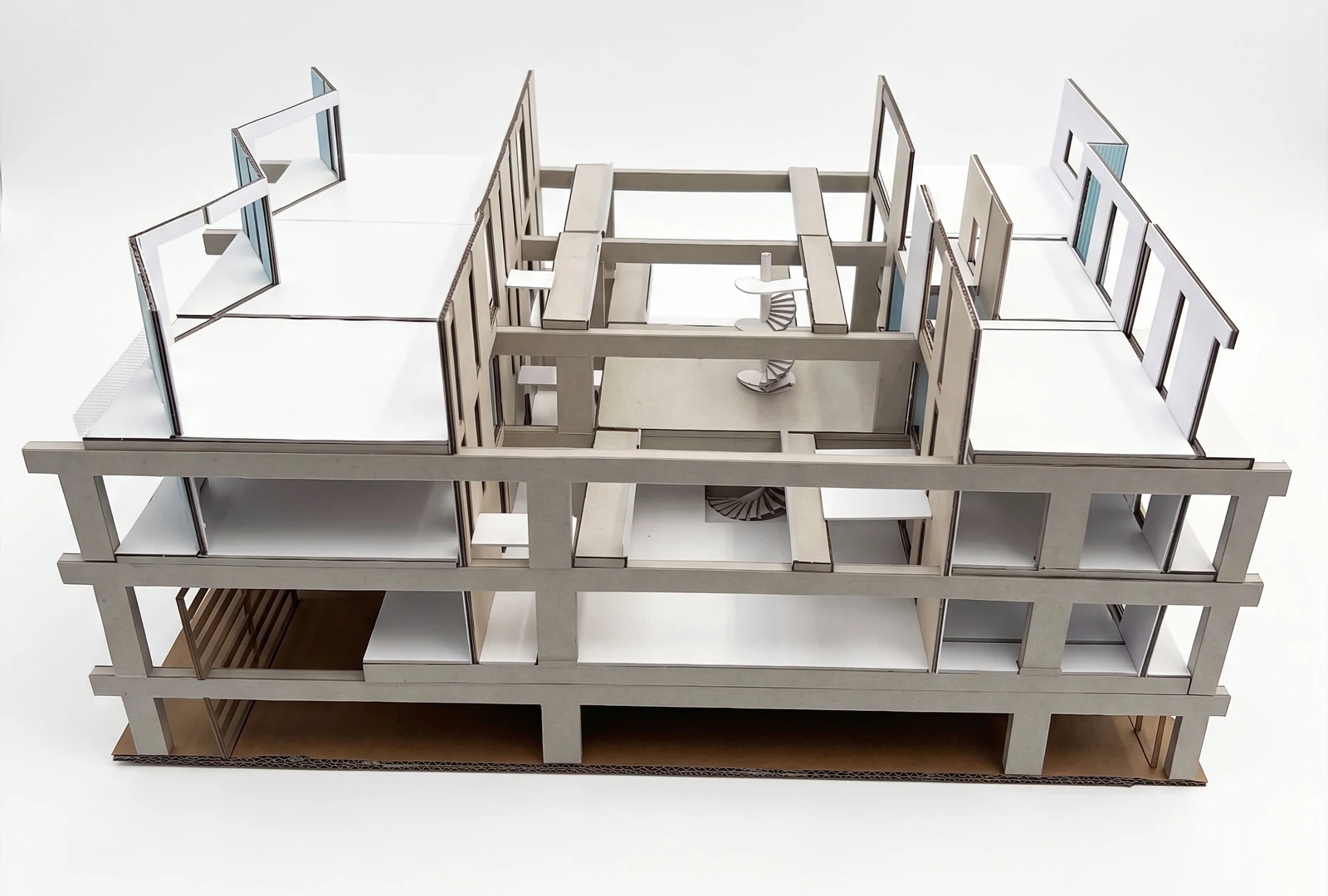 Maquette de fragment : l'ossature conservée et les remplissages de façade